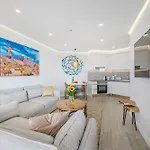 Blue Gold Escape - Ocean View, Airco, Heated Pool דירה *